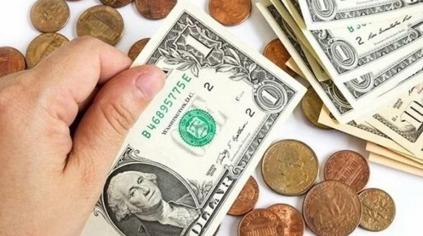 Ý nghĩa giấc mơ thấy tiền đô trên đường mình nhặt được