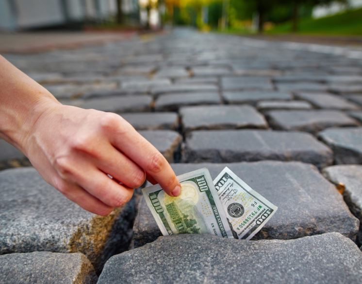 Con số may mắn ứng với giấc mộng thấy tiền đô chi tiết